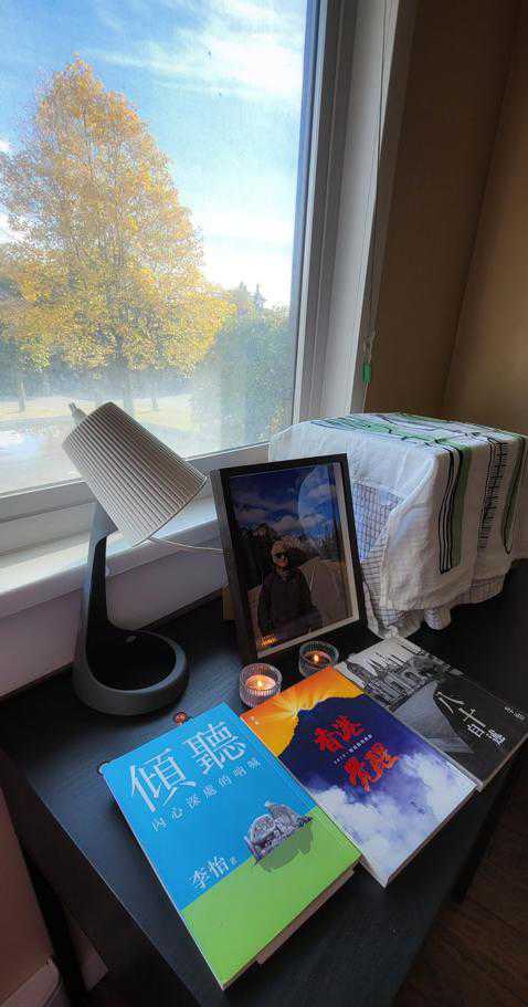 李怡加拿大故居案前